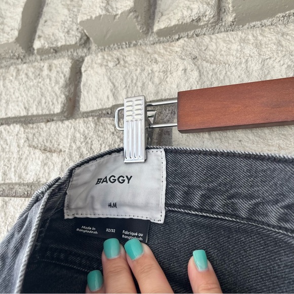 H&M brand Charcoal Gray Baggy Wide Leg Denim Jeans Size 32x32 - Picture 2 of 4